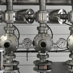 Co to jest zawór zwrotny i jak chroni Twoje instalacje przed awarią